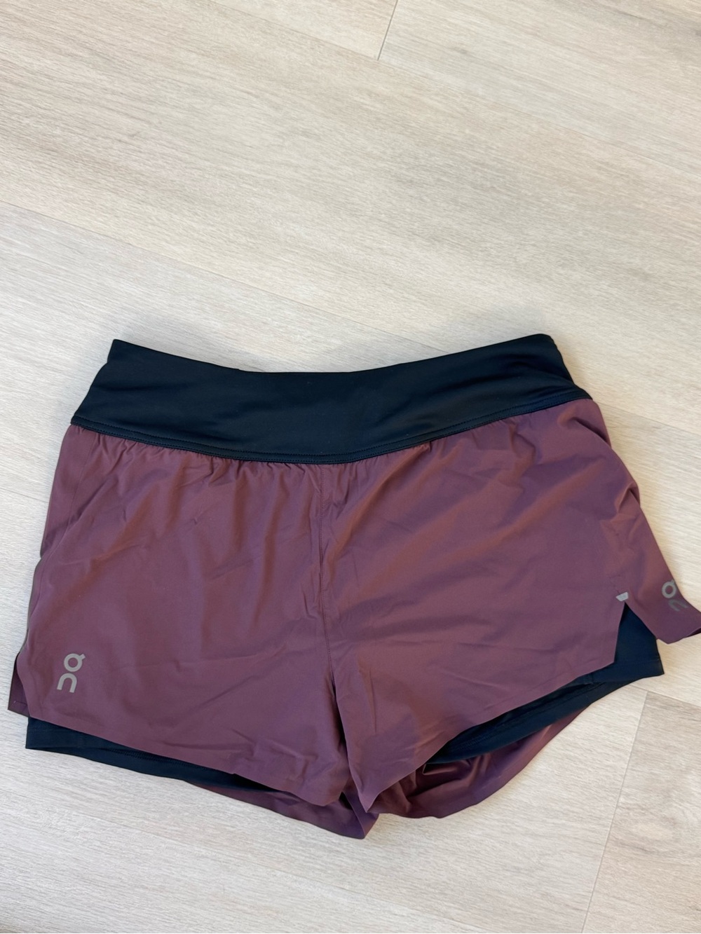 On Running Womens double layer shorts M